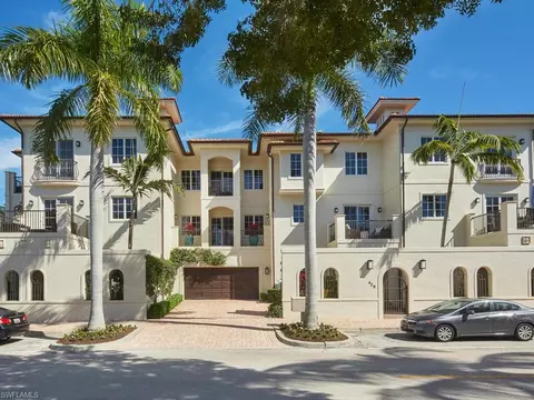 429 5th St S #B, Naples, FL 34102