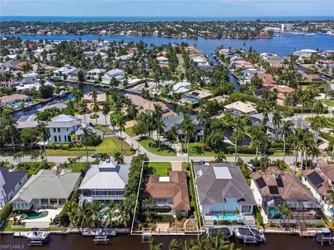 1893 Snook Dr, Naples, FL 34102