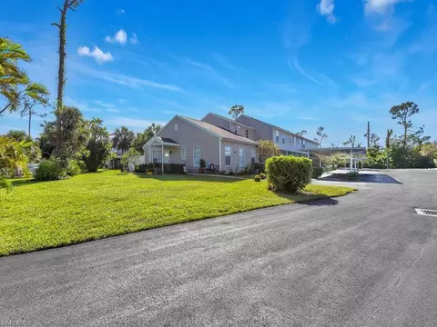 6121 Lake Front Dr, Fort Myers, FL 33908