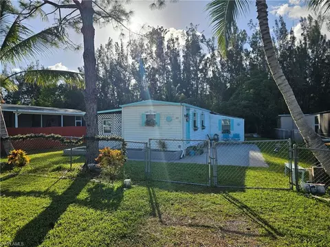 110 Moon Bay St, Naples, FL 34114