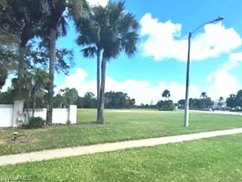 Tamiami Trl E, Naples, FL 34114 photo 4