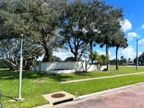 Tamiami Trl E, Naples, FL 34114 photo 3