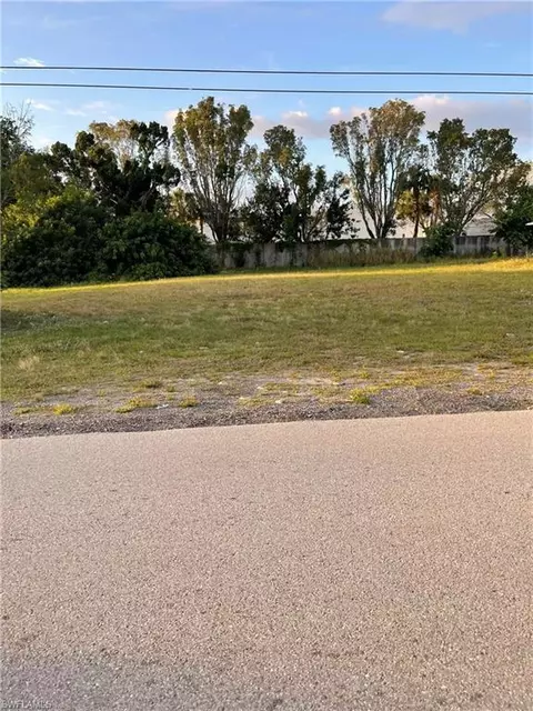 1734 Coral Point Dr, Cape Coral, FL 33990