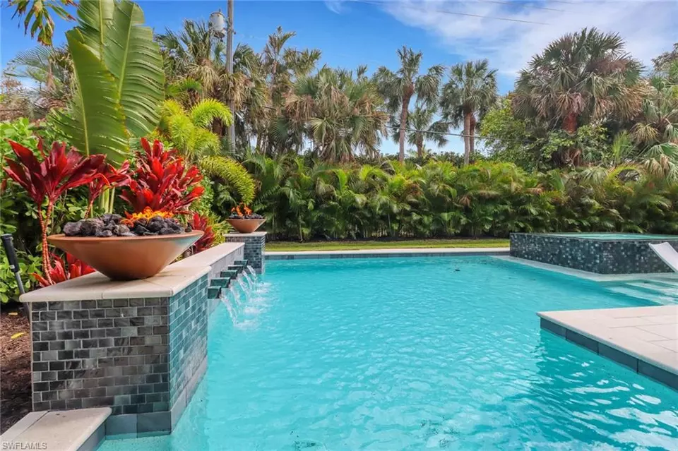 Exterior - 1546 Mandarin Rd, Naples, FL 34102 photo 5 of 18