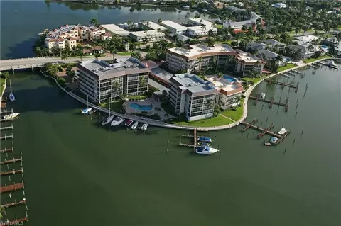 222 Harbour Dr #314, Naples, FL 34103