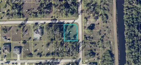1252 Count St E, Lehigh Acres, FL 33974 photo 2