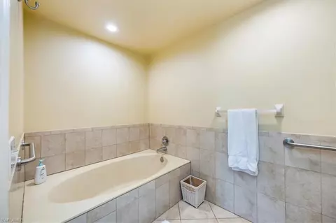 Bath - 770 Eagle Creek Dr #302, Naples, FL 34113 photo 4 of 5