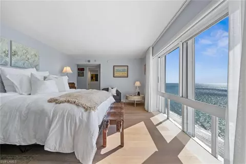 3951 Gulf Shore Blvd N #703, Naples, FL 34103