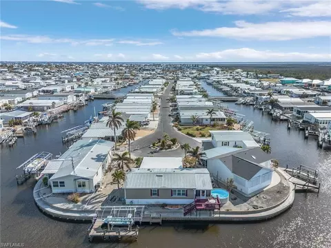 3129 Skipper Ln, Saint James City, FL 33956