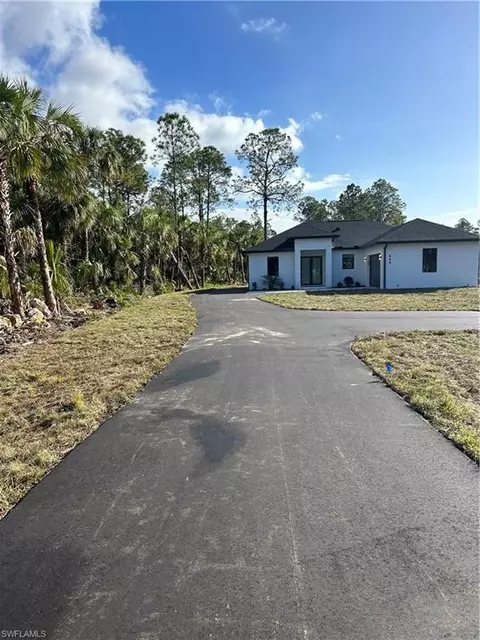 544 2nd St NE, Naples, FL 34120