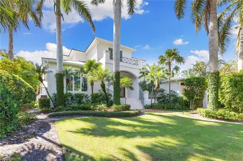 636 14th Ave S, Naples, FL 34102