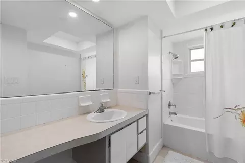 Bath - 1400 Mandarin Rd, Naples, FL 34102 photo 3 of 3