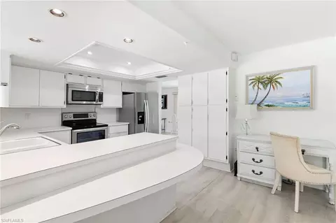 Kitchen - 1400 Mandarin Rd, Naples, FL 34102 photo 3 of 4