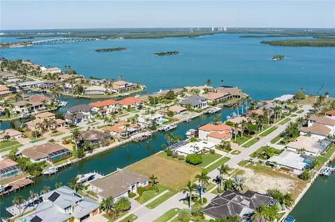 1748 Wavecrest Ct, Marco Island, FL 34145