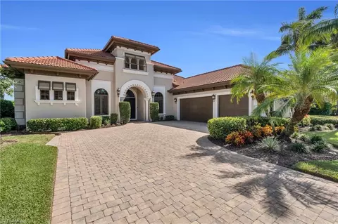 9035 Shenendoah Cir, Naples, FL 34113