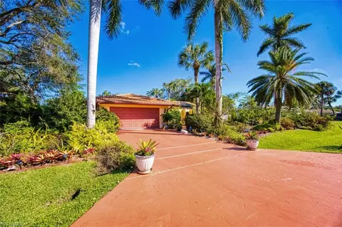 2601 Outrigger Ln, Naples, FL 34104