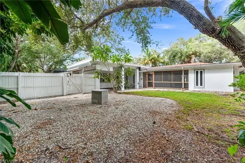 2472 Harbor Rd, Naples, FL 34104