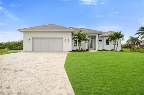 18601 Candletree Ct, Naples, FL 34114
