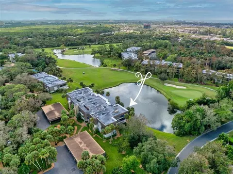 102 Clubhouse Dr #377, Naples, FL 34105