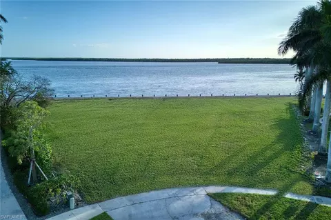 1035 Pettit Ct, Marco Island, FL 34145