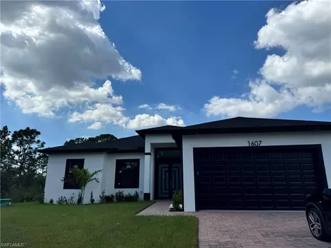 1607 Henry Ave, Lehigh Acres, FL 33972