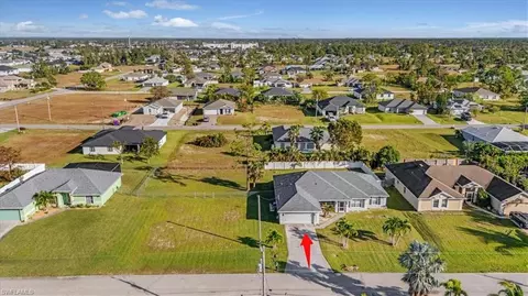 2203 NE 34th St, Cape Coral, FL 33909