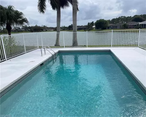 592 Crossfield Cir, Naples, FL 34104