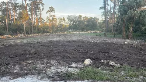 2004 Canton Ave, Alva, FL 33920