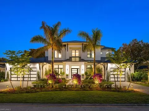 805 Knoll Wood Ct, Naples, FL 34108