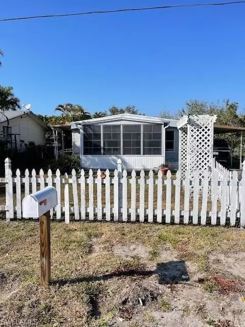 3215 Barrett Ave, Naples, FL 34112