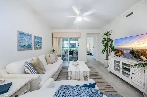 221 9th St S #130, Naples, FL 34102