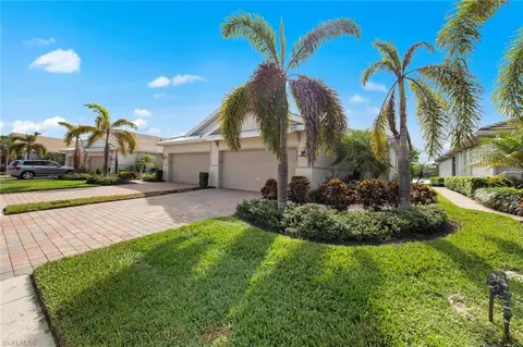 14799 Edgewater Cir, Naples, FL 34114