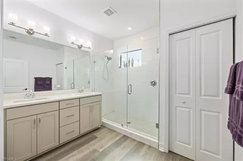 Bath - 7320 Rockefeller Dr, Naples, FL 34119 photo 2 of 4