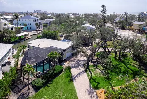 131 Falkirk St, Fort Myers Beach, FL 33931