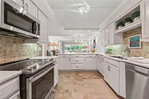Kitchen - 4155 Crayton Rd #107, Naples, FL 34103 photo 4 of 5