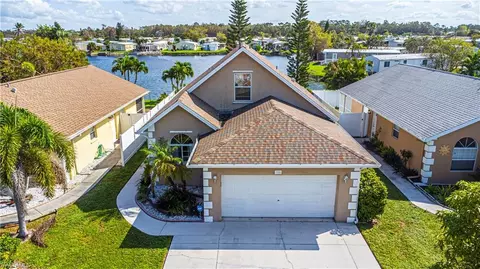 385 Leawood Cir, Naples, FL 34104