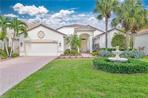 9013 Whitfield Dr, Estero, FL 33928