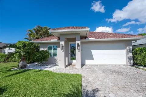 545 104th Ave N, Naples, FL 34108