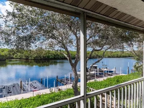 230 Newport Dr #610, Naples, FL 34114