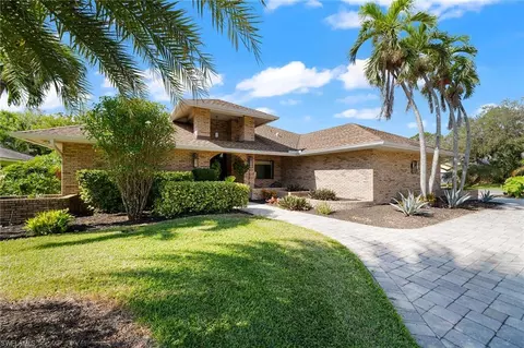 2376 Pine Woods Cir #1, Naples, FL 34105