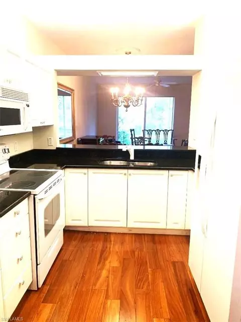 357 Robin Hood Cir #102, Naples, FL 34104
