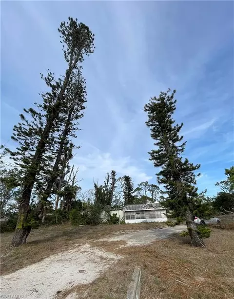8385 Suncoast Dr, North Fort Myers, FL 33917