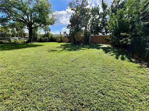 Exterior - 140 Mentor Dr, Naples, FL 34110 photo 5 of 6