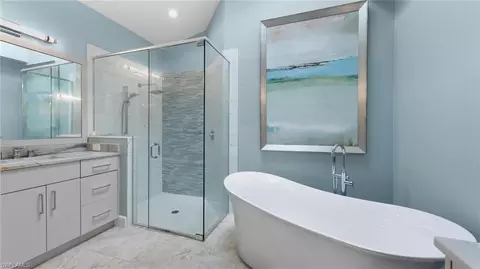Bath - 19520 Silver Oak Dr, Fort Myers, FL 33967 photo 3 of 4