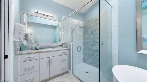 Bath - 19520 Silver Oak Dr, Fort Myers, FL 33967 photo 1 of 4