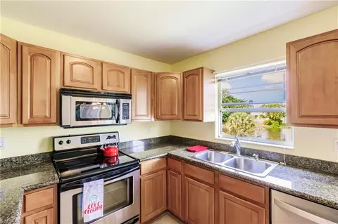 6864 Sandtrap Dr #4, Fort Myers, FL 33919