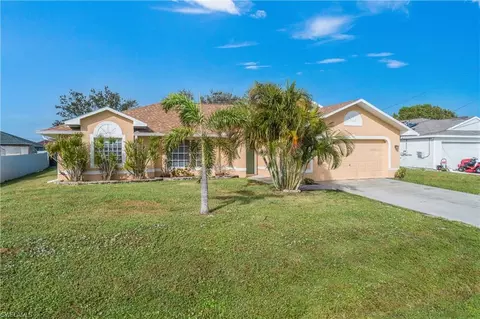 916 NW 15th Pl, Cape Coral, FL 33993