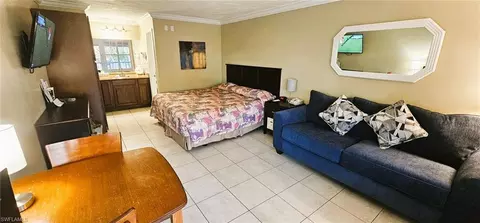 2555 9th St N #235, Naples, FL 34103