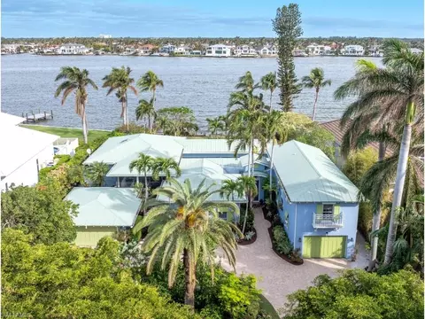 1875 8th St S, Naples, FL 34102