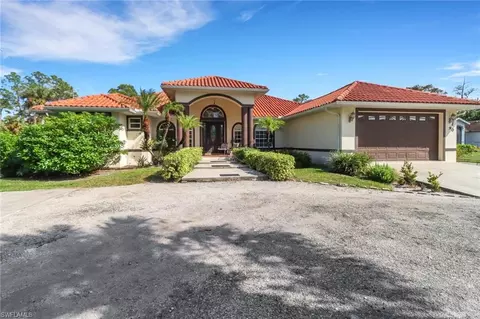 290 2nd St NE, Naples, FL 34120